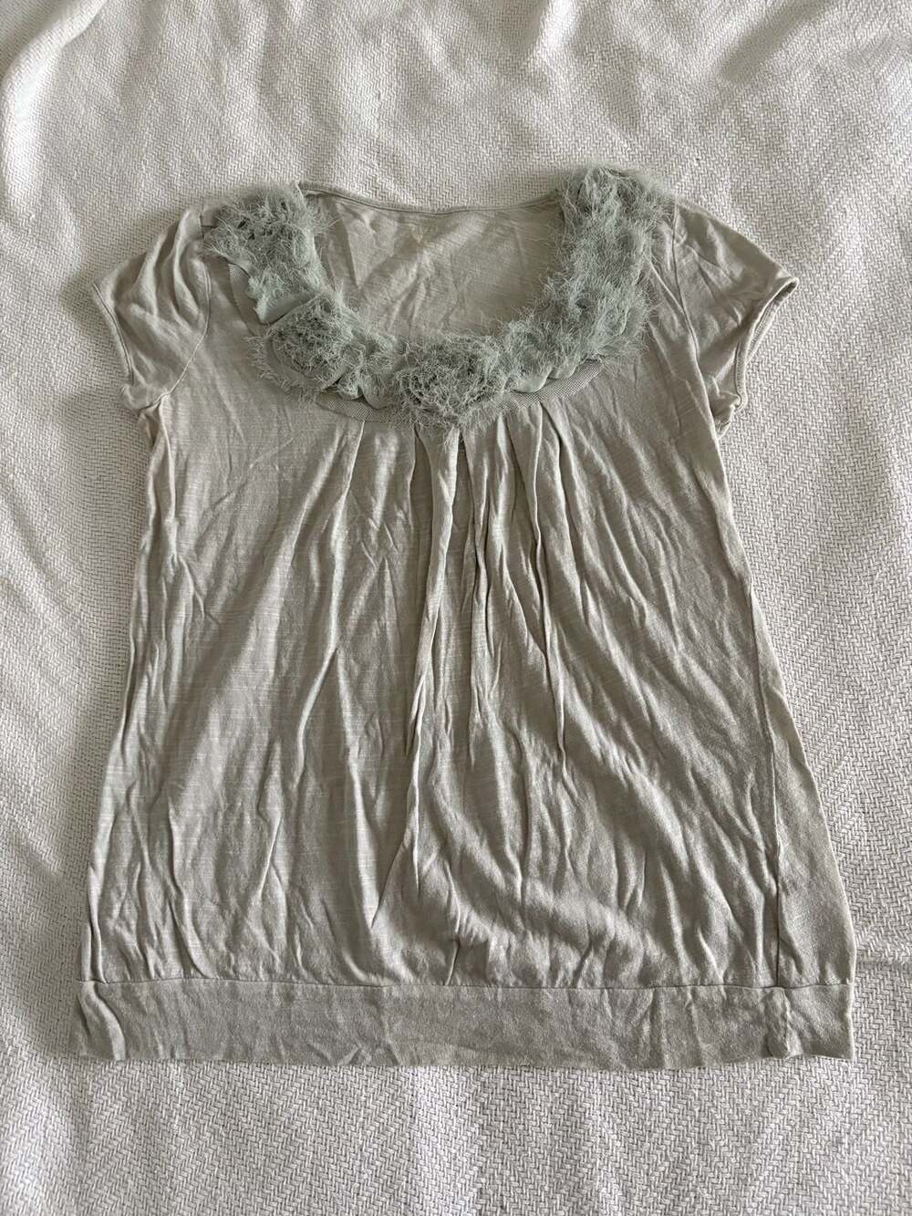 ana Petite Women's Gray Short Sleeve Knit Top with Fringe Ruffle Neck Detail